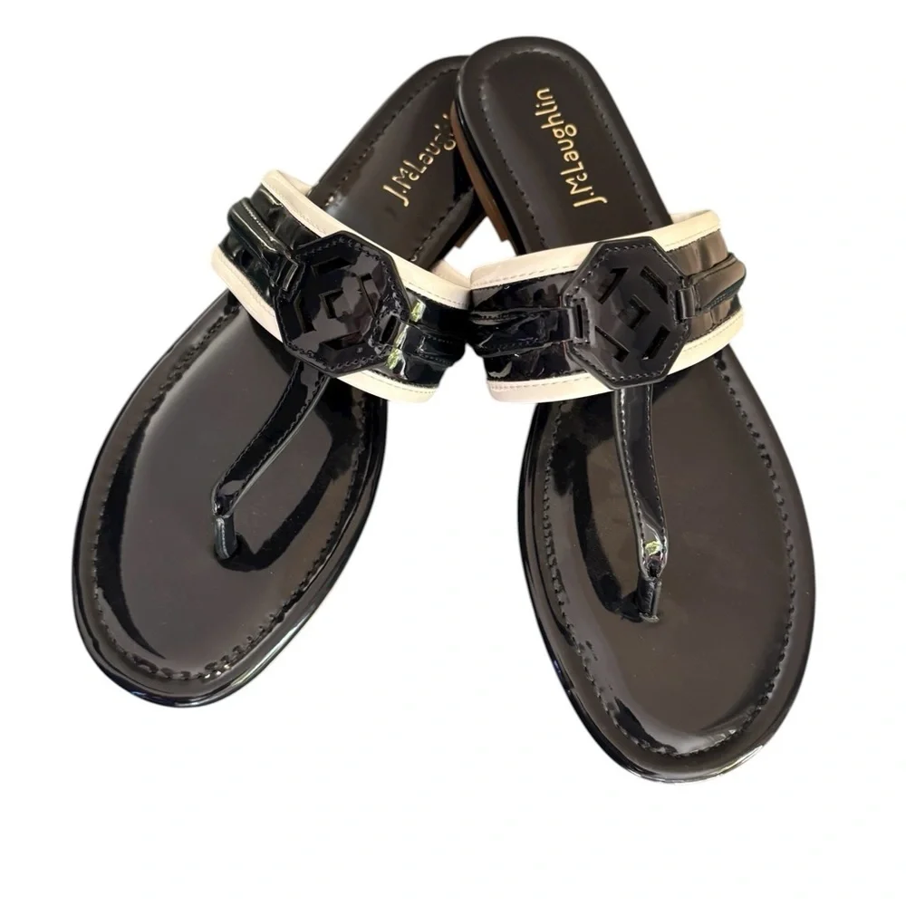 J. McLaughlin Faux Patent Leather Thong Sandal 8.5 Navy White Elevated Design